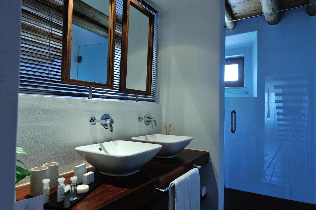Uma casa de banho em Herdade da Malhadinha Nova - Relais & Châteaux
