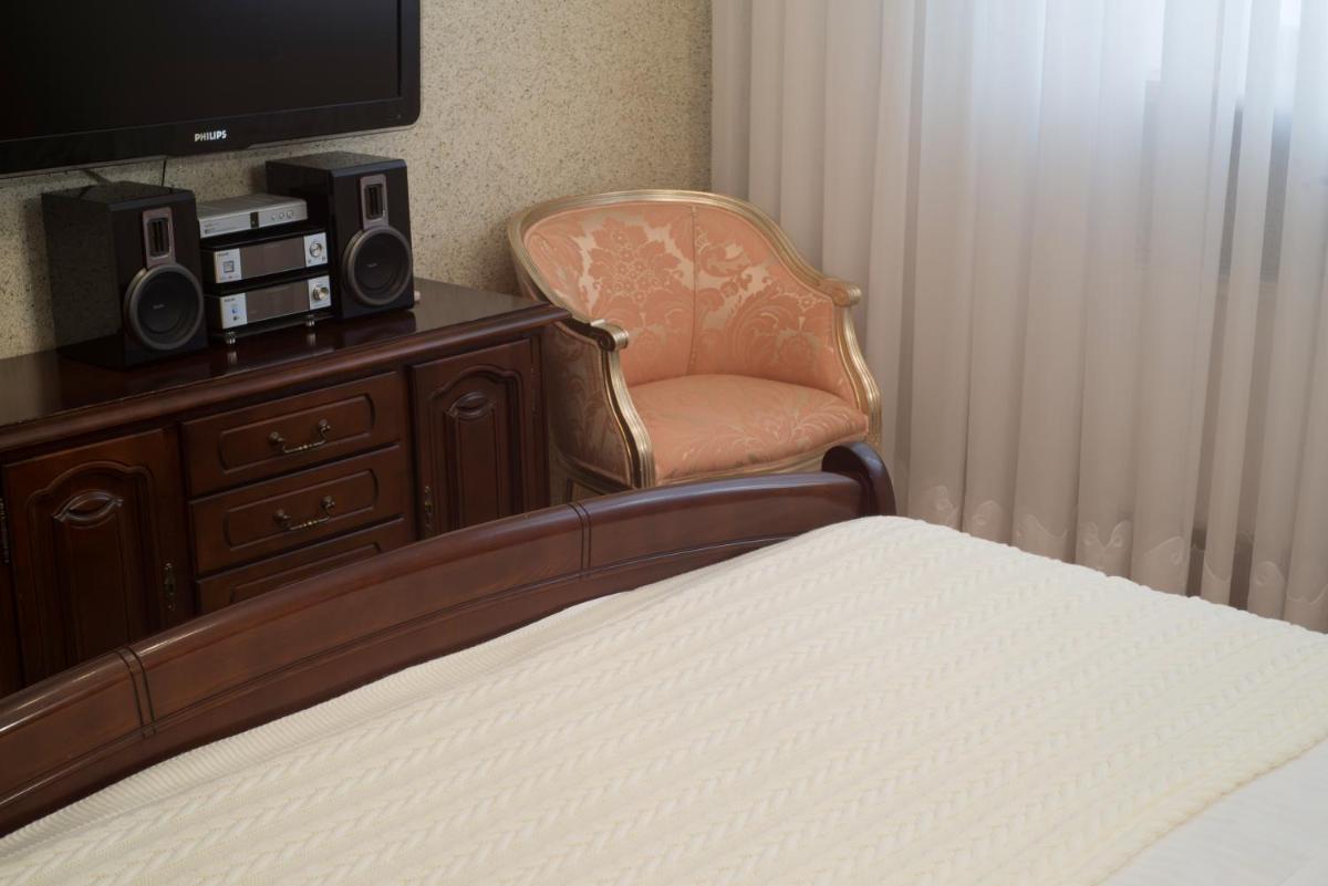 Villa Romantica on Vlaicu-Pircalab - Housity