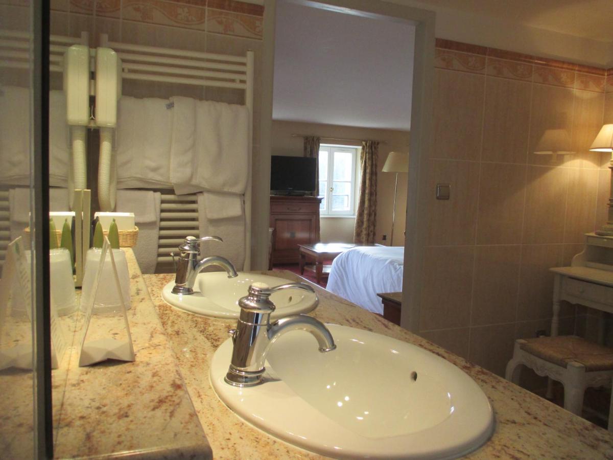 Salle de bains dans l'établissement Château des Monthairons Hôtel Restaurant GastroMaison Spa privatif