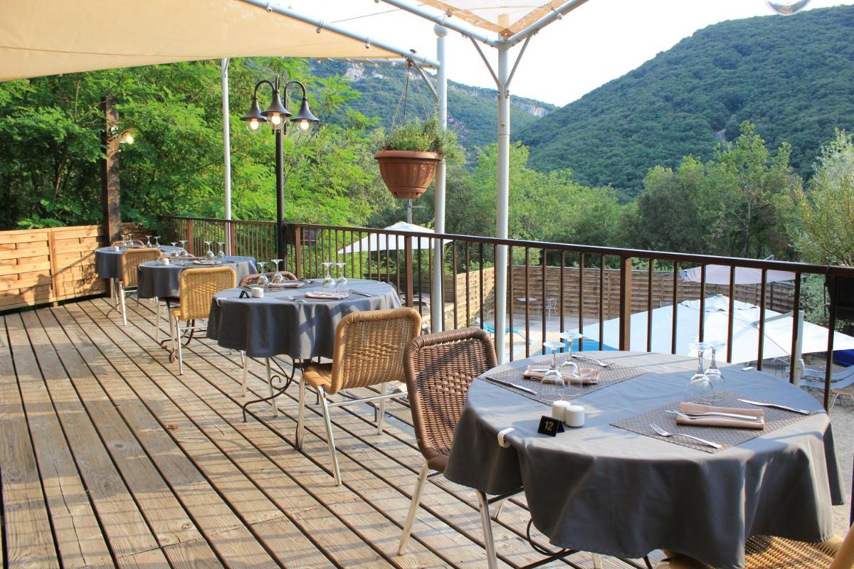 Vue générale sur la montagne ou vue sur la montagne depuis l'hôtel