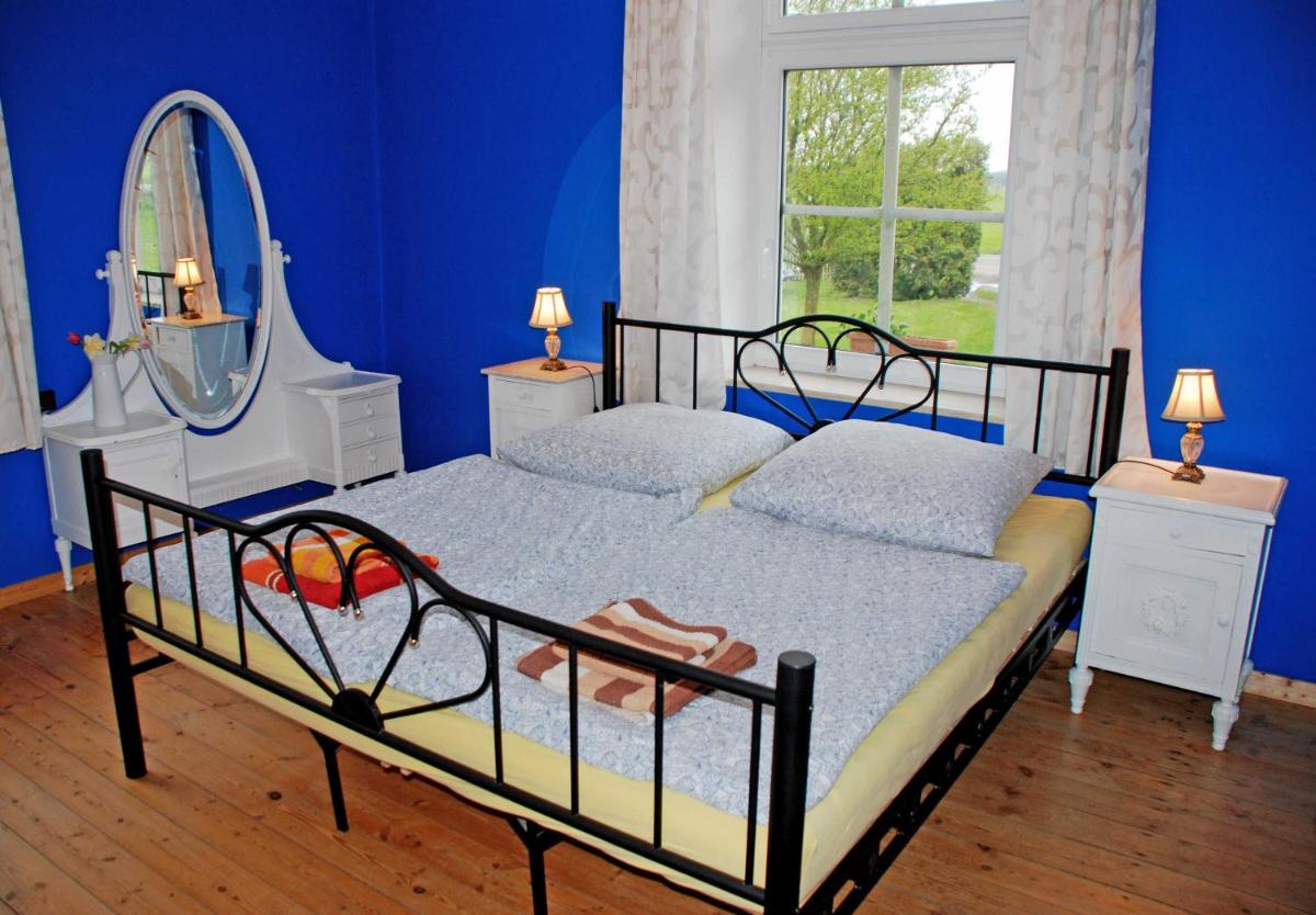 Ferienwohnungen im Gutshaus Gnies - Housity