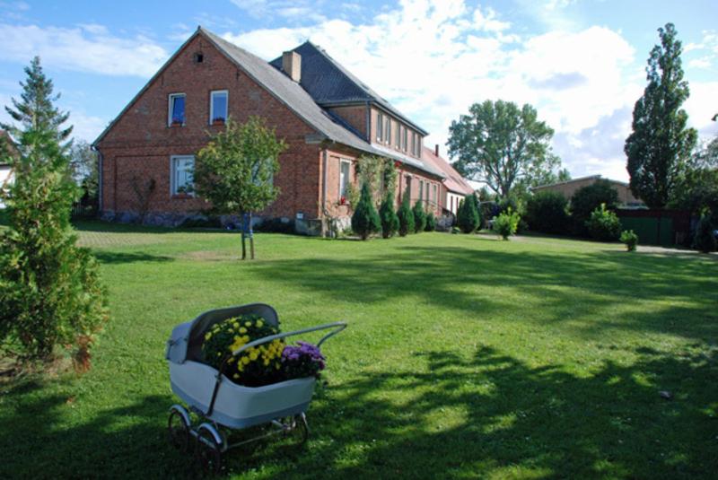 Ferienwohnungen im Gutshaus Gnies - Housity