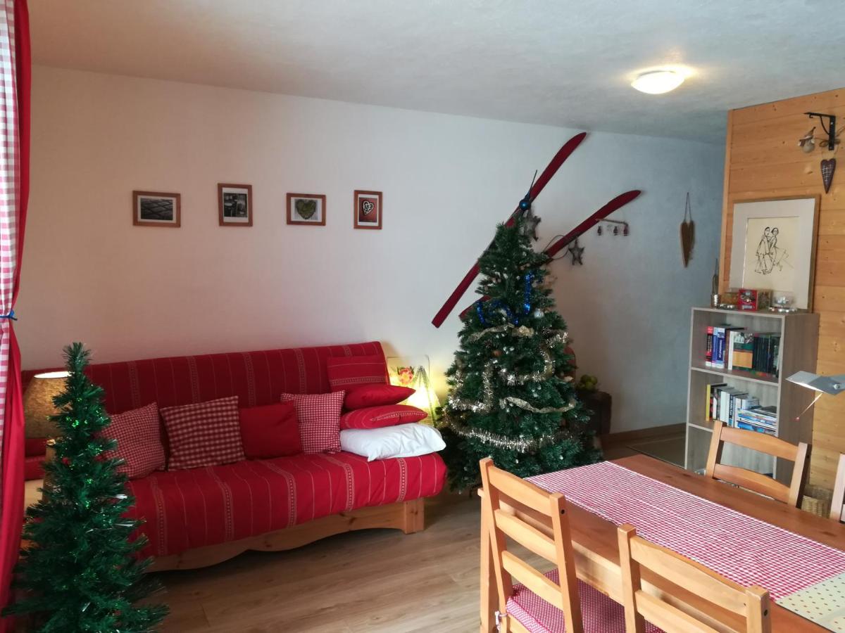 Romantic Chalet-Style Flat with Mountain View - Housity