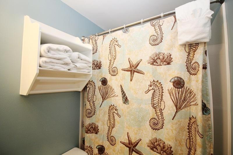 Tradewinds 1102 - Housity