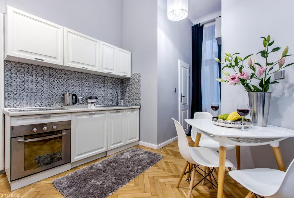 ClickTheFlat Palace Of Culture Apartment - Housity