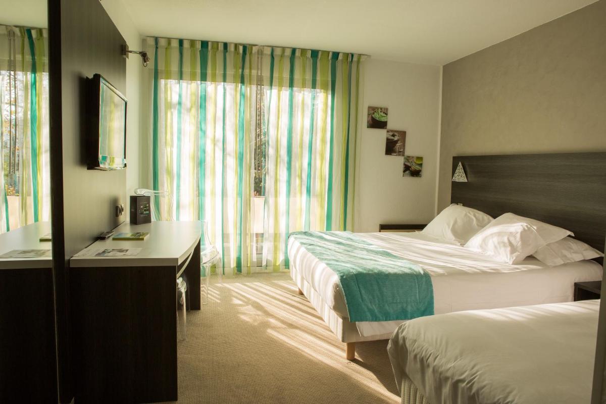 Un ou plusieurs lits dans un hébergement de l'établissement Logis Hotel Restaurant SPA Les Oliviers