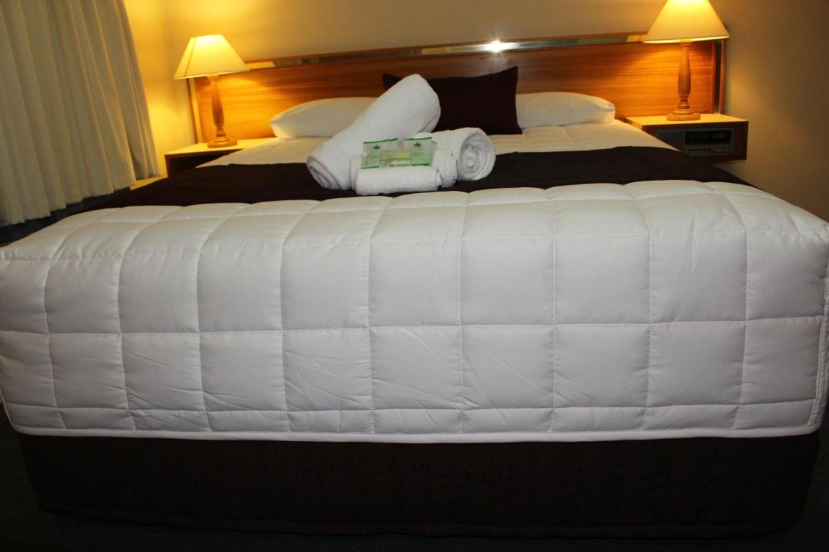 Tabourie Lake Motor Inn - Housity