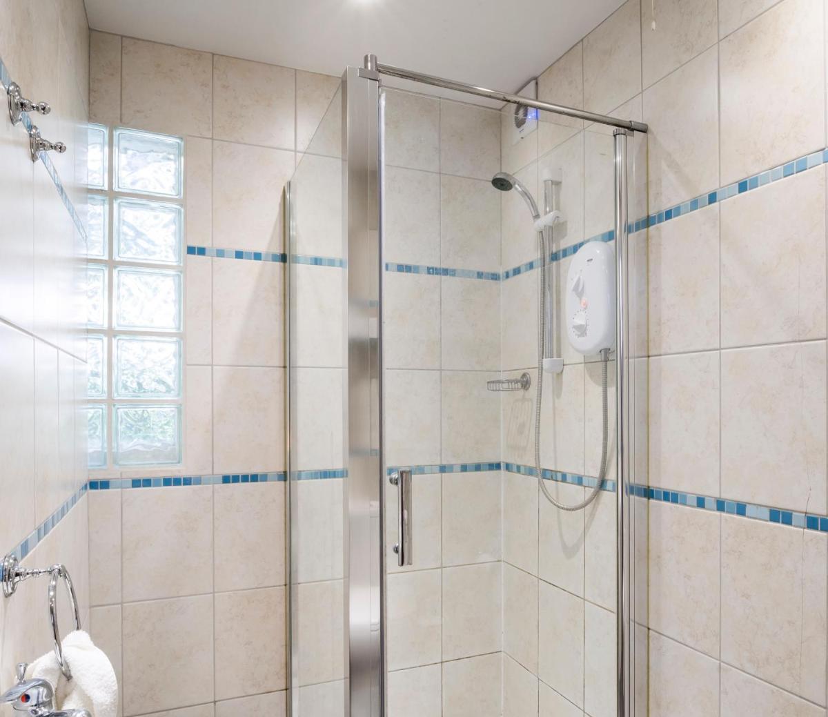 St Athans Hotel - Housity