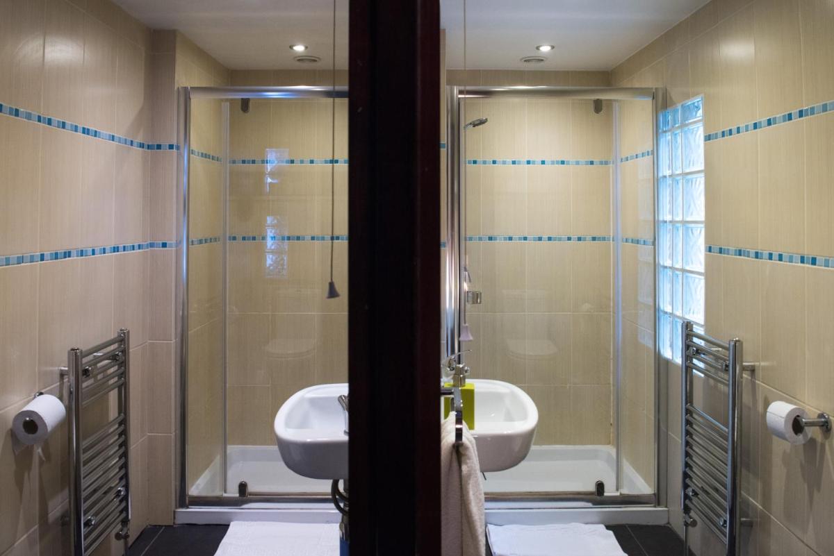 St Athans Hotel - Housity