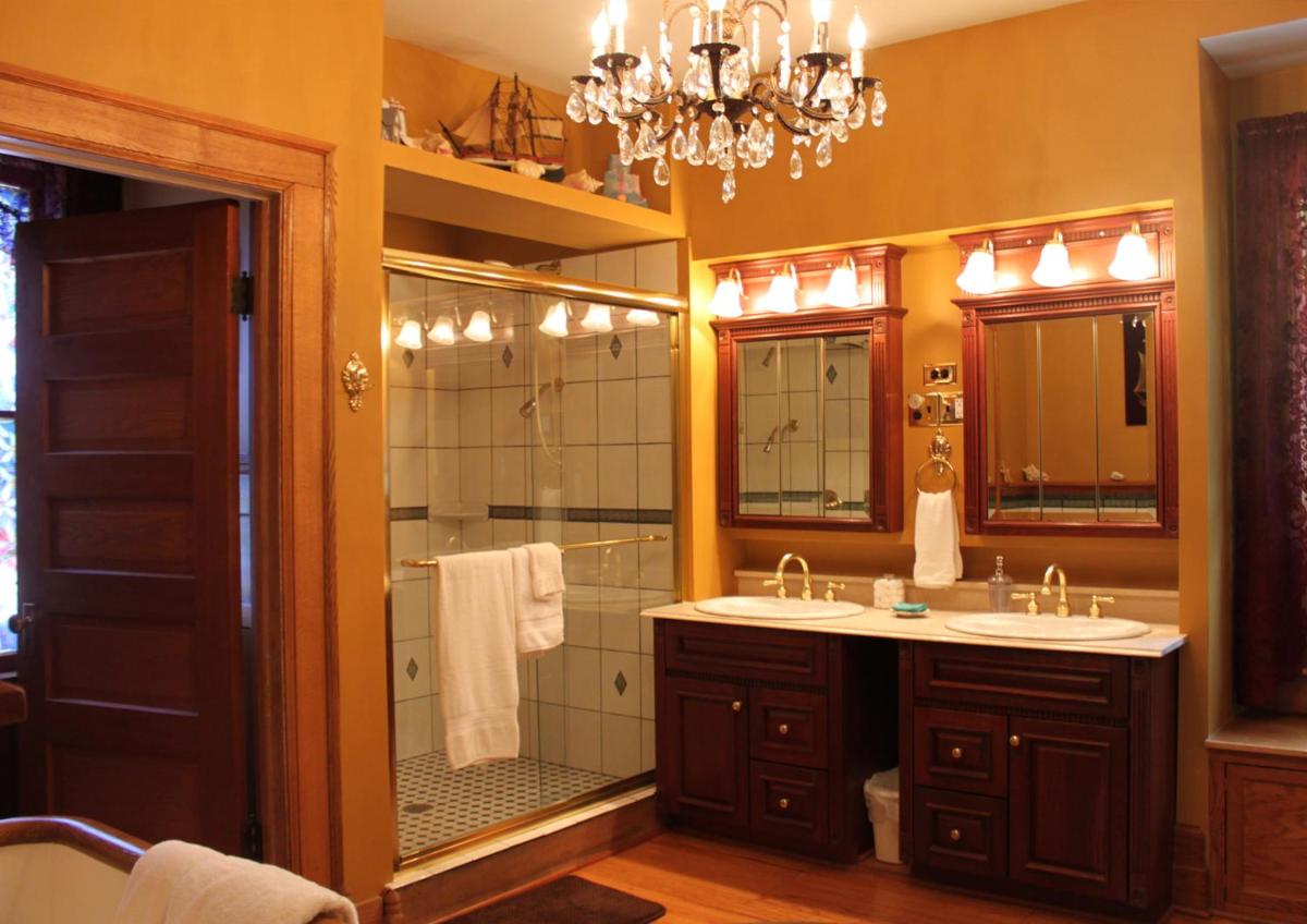 Himelhoch Bed & Breakfast - Housity