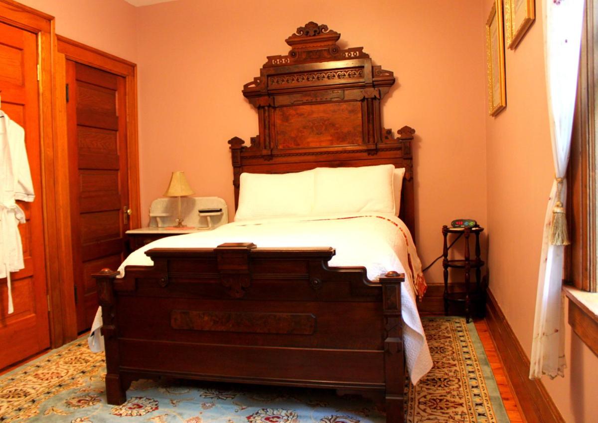 Himelhoch Bed & Breakfast - Housity