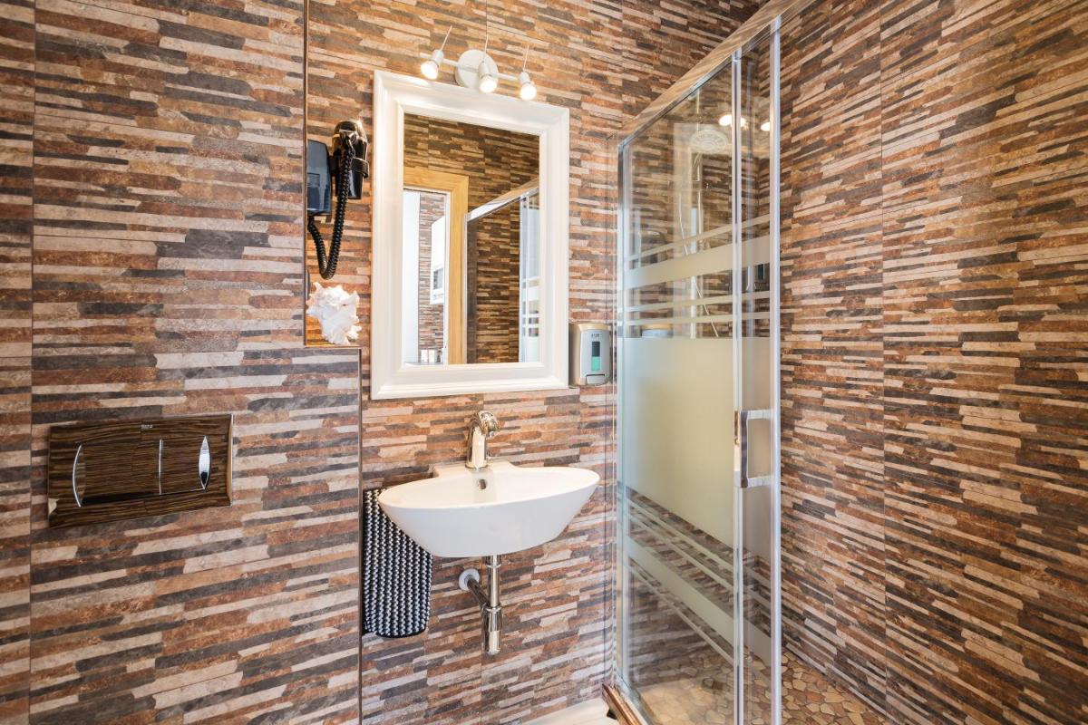 Salamandra Plaza - Housity