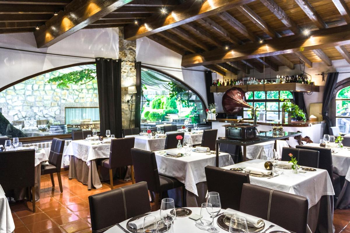 Un restaurante o sitio para comer en Molino de Alcuneza Relais & Châteaux