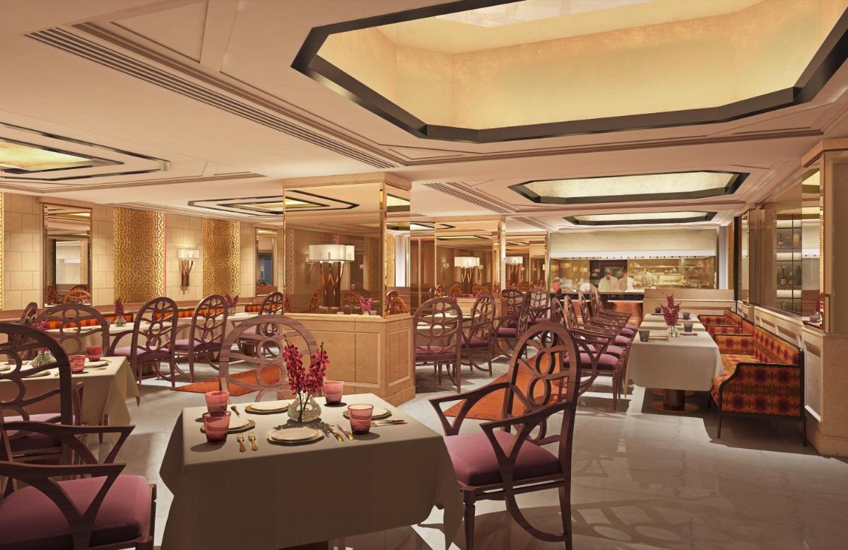 a restaurant with tables and chairs in a room at The Oberoi New Delhi in New Delhi a restaurant with tables and chairs in a room at The Oberoi New Delhi in New Delhi