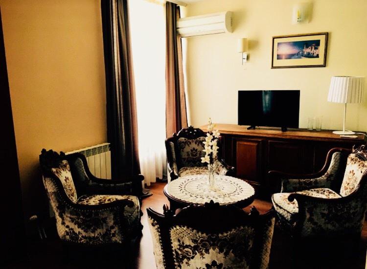 Suitetrails - Hotel Shterev Karlovo