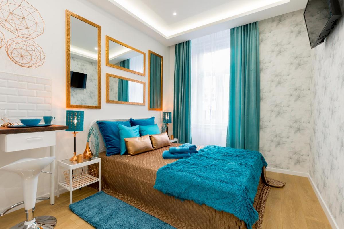 Budapest Holidays Fashion - Housity