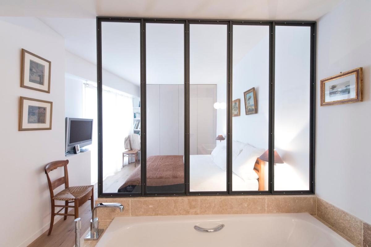 Veeve - Views of the Eiffel Tower - Housity