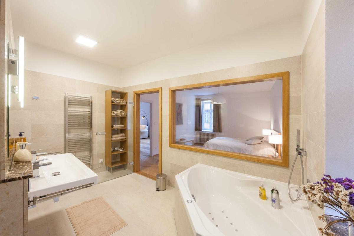 Latron 98 - Housity