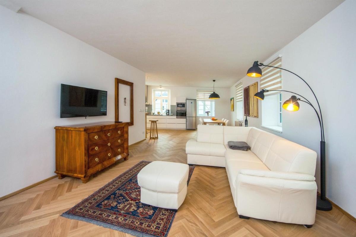 Latron 98 - Housity