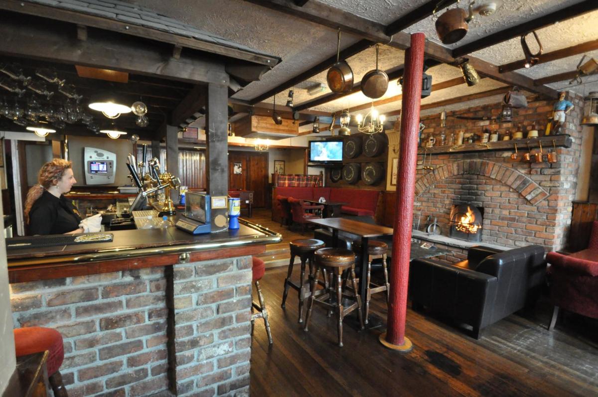 The Port Hotel - Housity