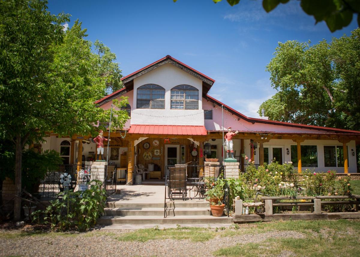 Red Horse Bed and Breakfast - Housity