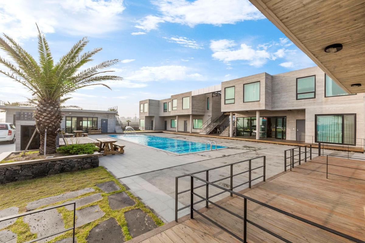 Lunamar Pension - Housity