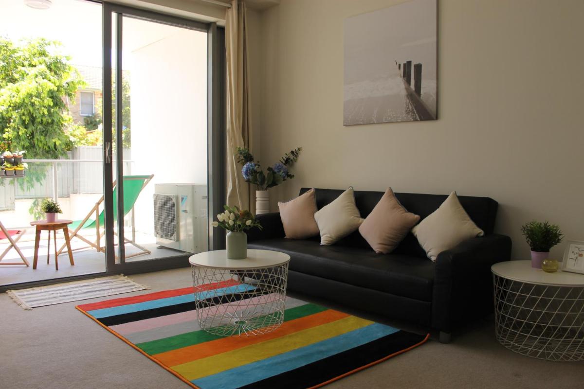 Exquisite Family Home +Parking, Close to CBD - Housity