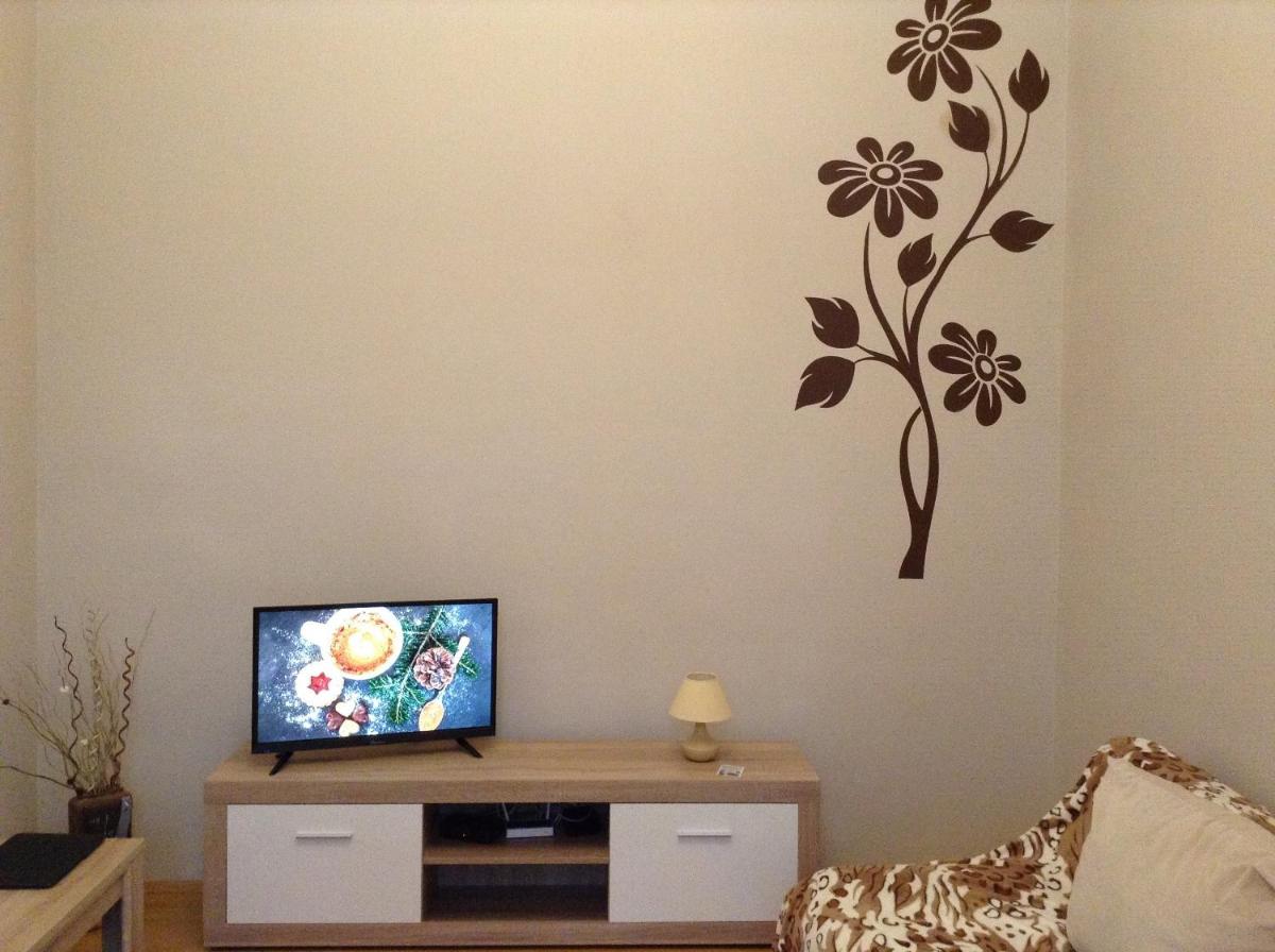 Family Stay in Lviv (2 Rooms + Kitchen) - Housity