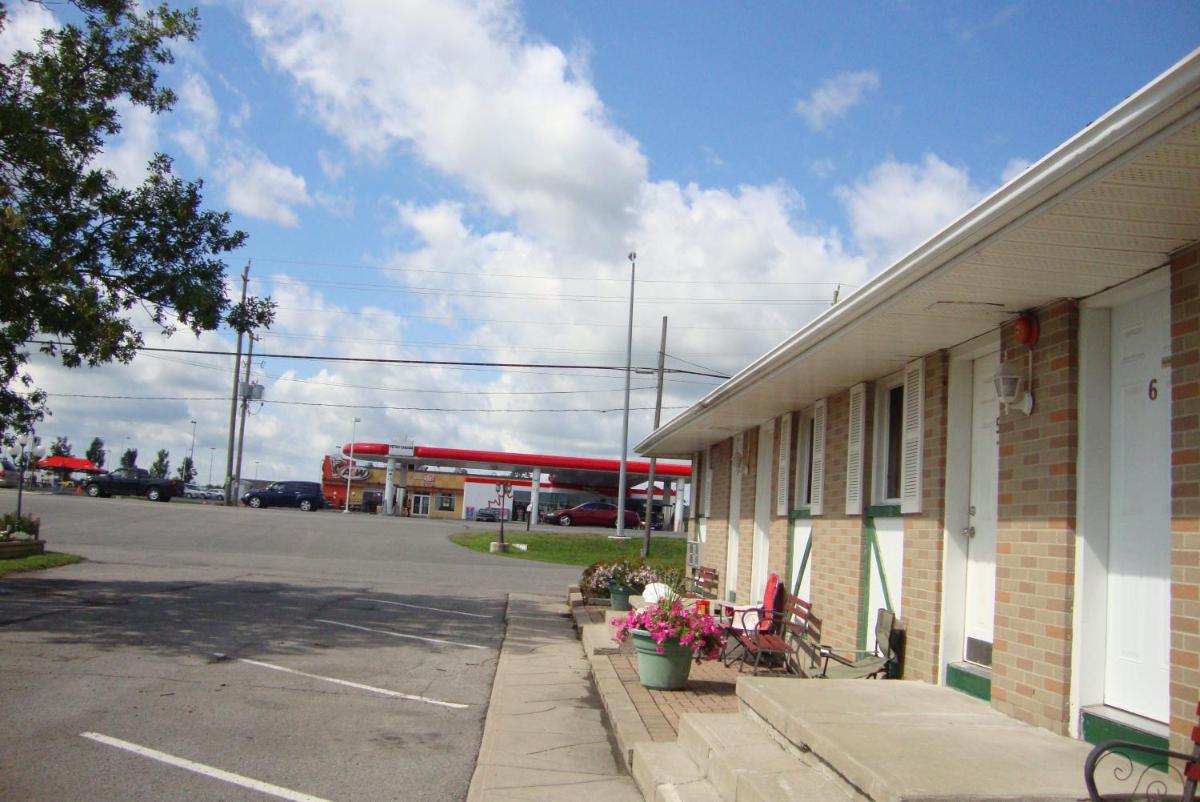 Royal Napanee Inn - Housity