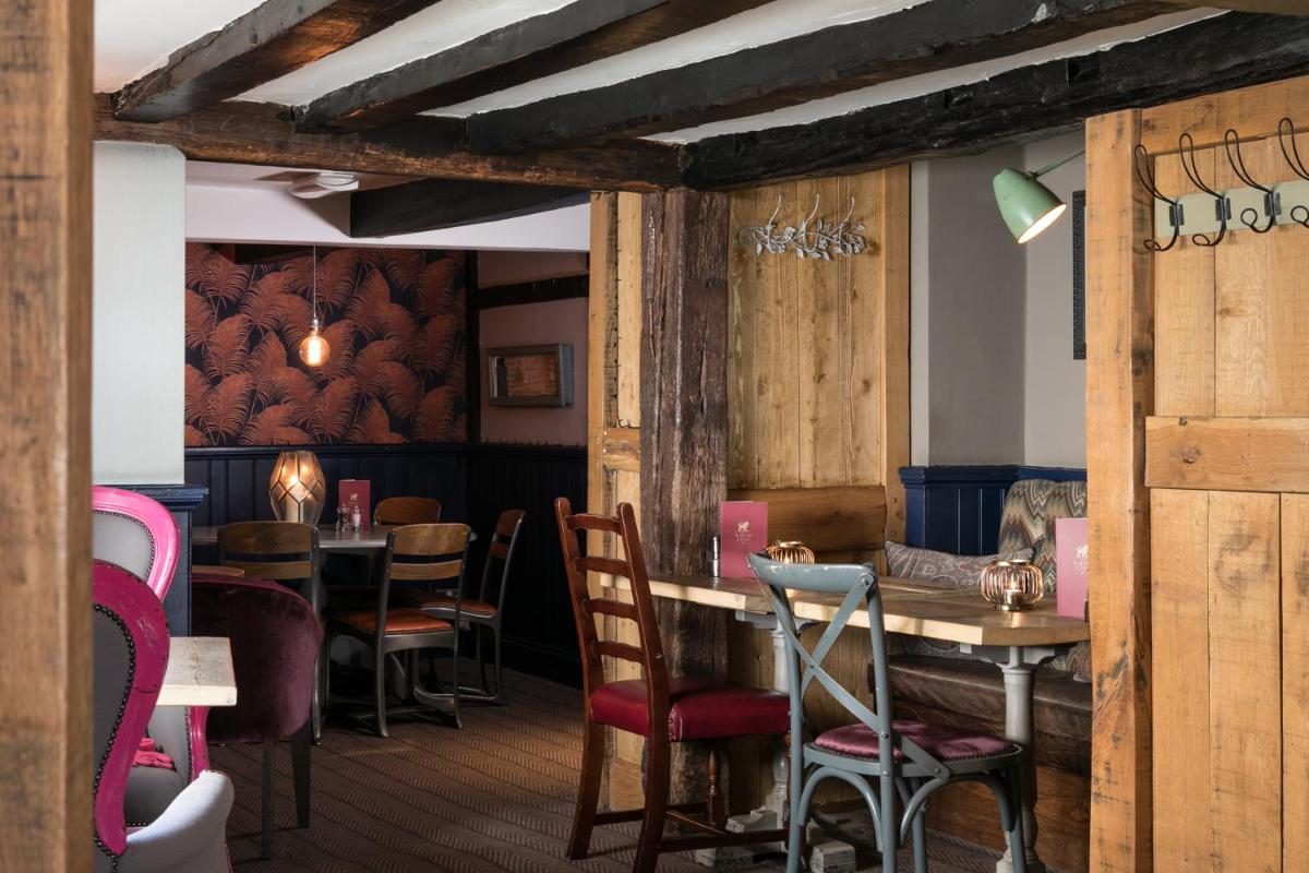 The White Lion - Housity