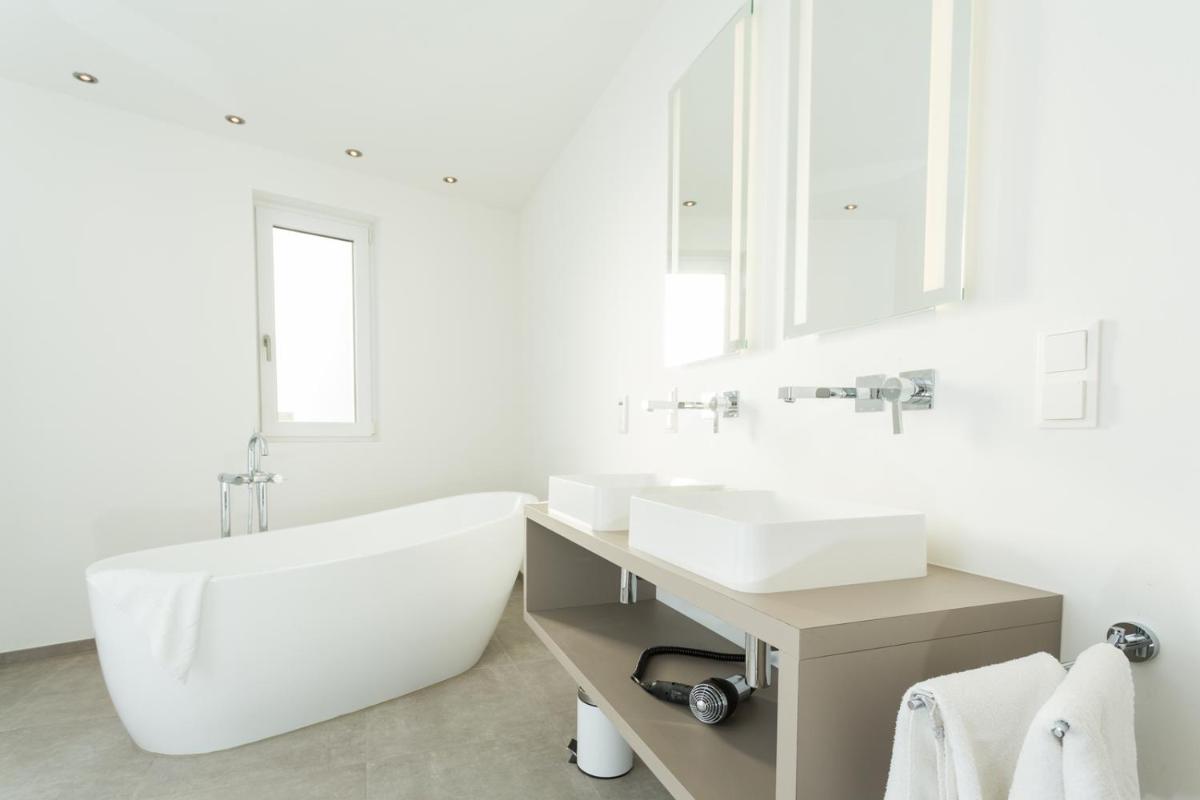 Room 4 & 5 Apartments - Housity