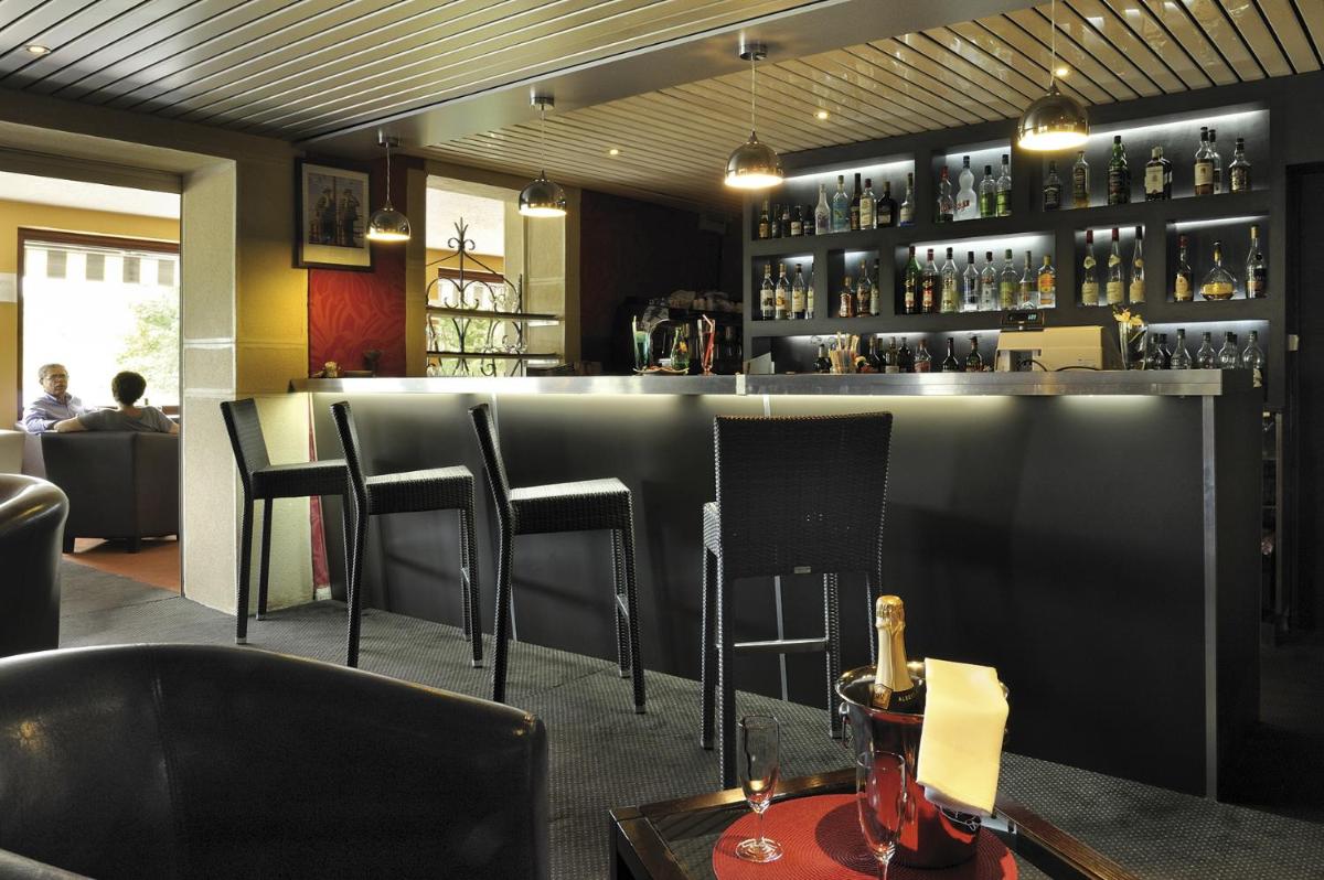 Salon ou bar de l'établissement Auberge Du Camp Romain