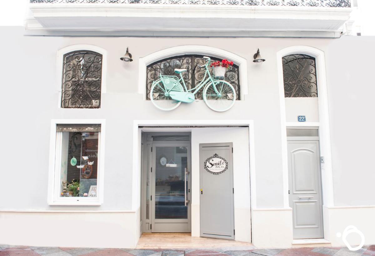Hotel Smile & Co Hostal Boutique - Housity