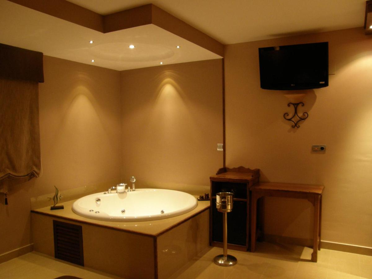 Hotel La Brasa - Housity