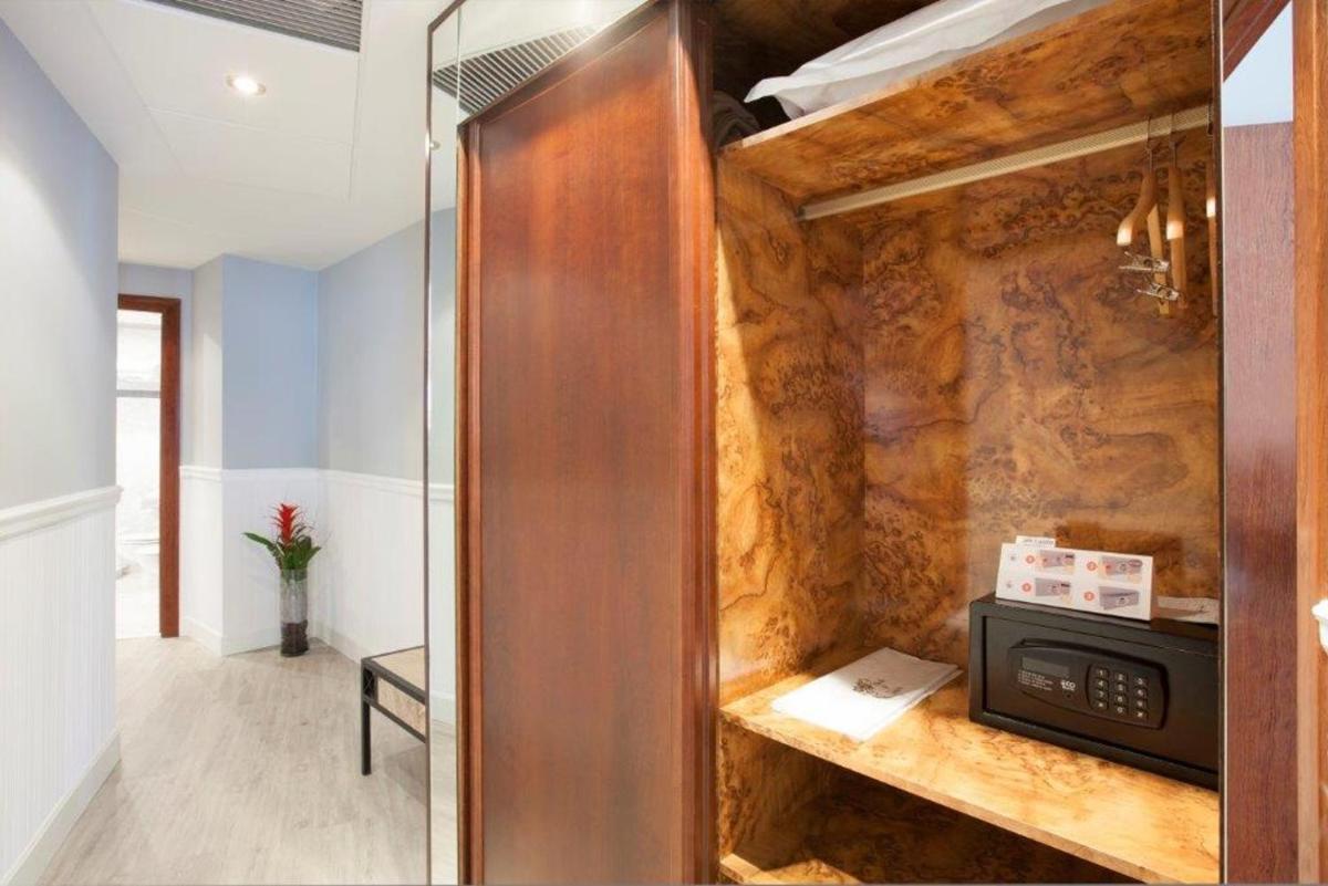 Hotel Gran Via - Housity
