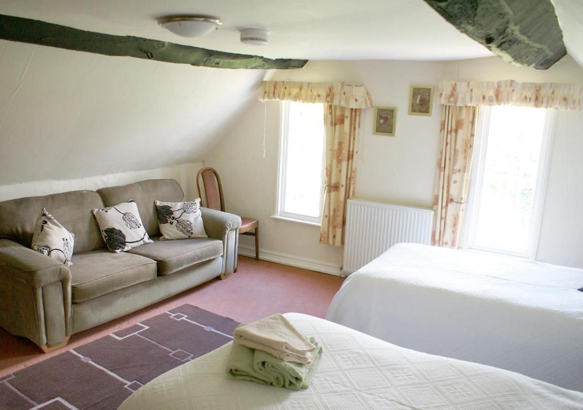 Haselor Farm B & B - Housity