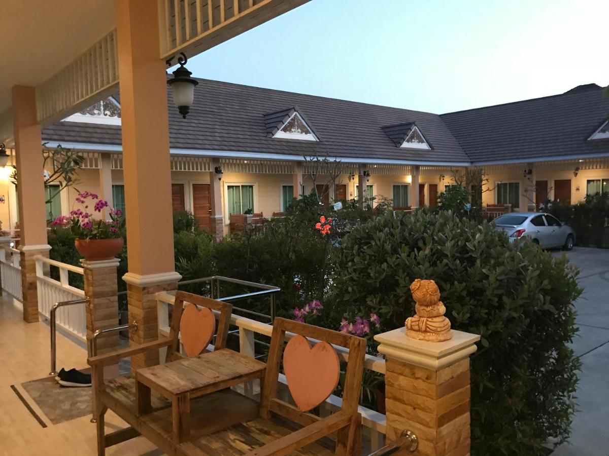 Suksopha Resort - Housity