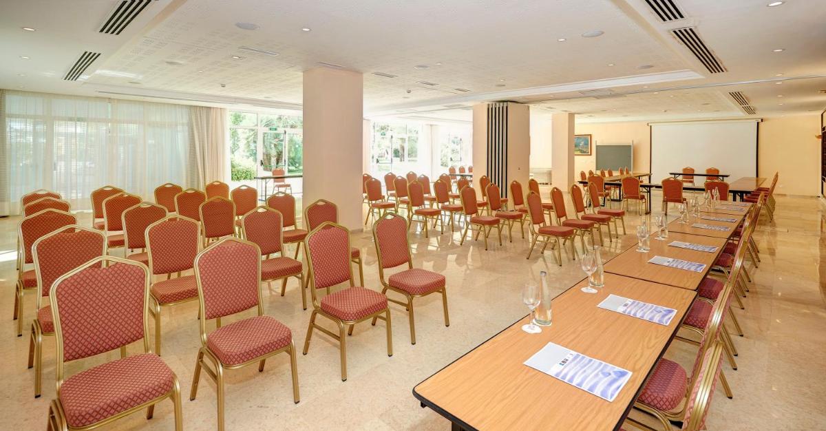 Zona business o sala de conferencias en Hipotels Eurotel Punta Rotja Spa-Golf