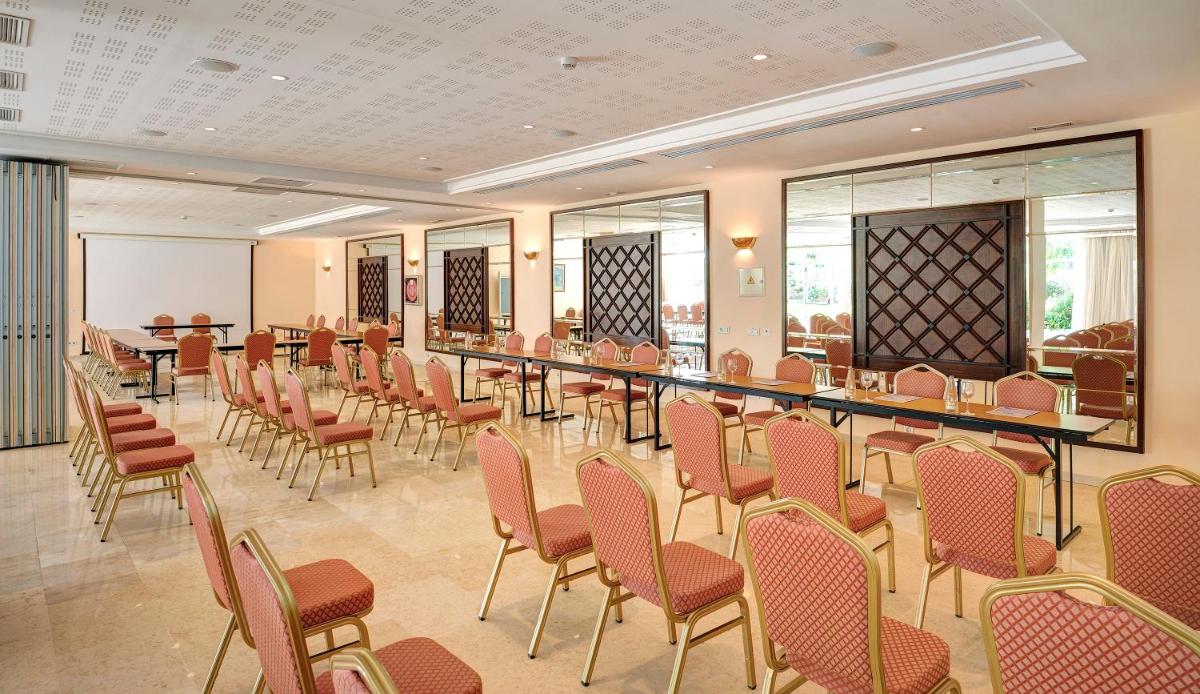 Zona business o sala de conferencias en Hipotels Eurotel Punta Rotja Spa-Golf