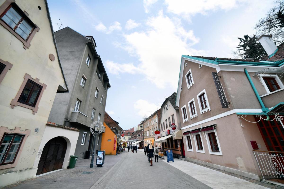 Apartment Frenki- Tkalčićeva -self check in-free parking - Housity