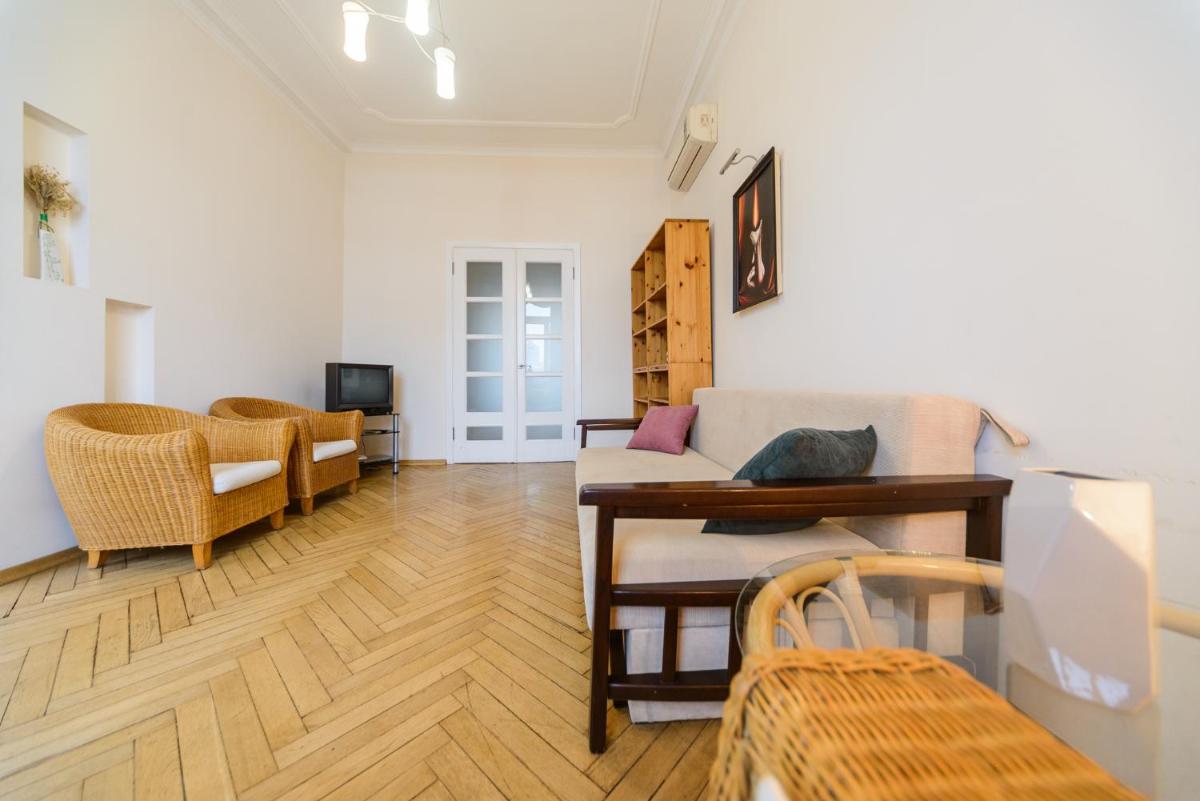 Suitetrails - Apartments on Khreschatyk 27