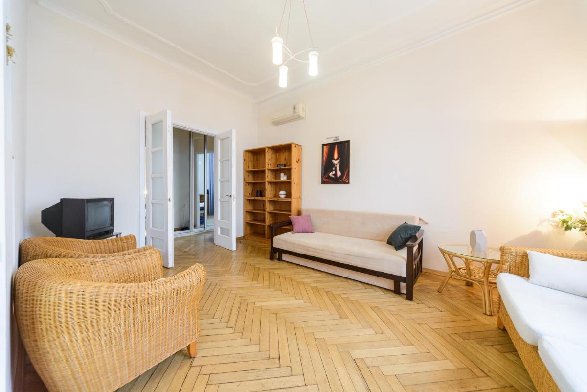 Suitetrails - Apartments on Khreschatyk 27