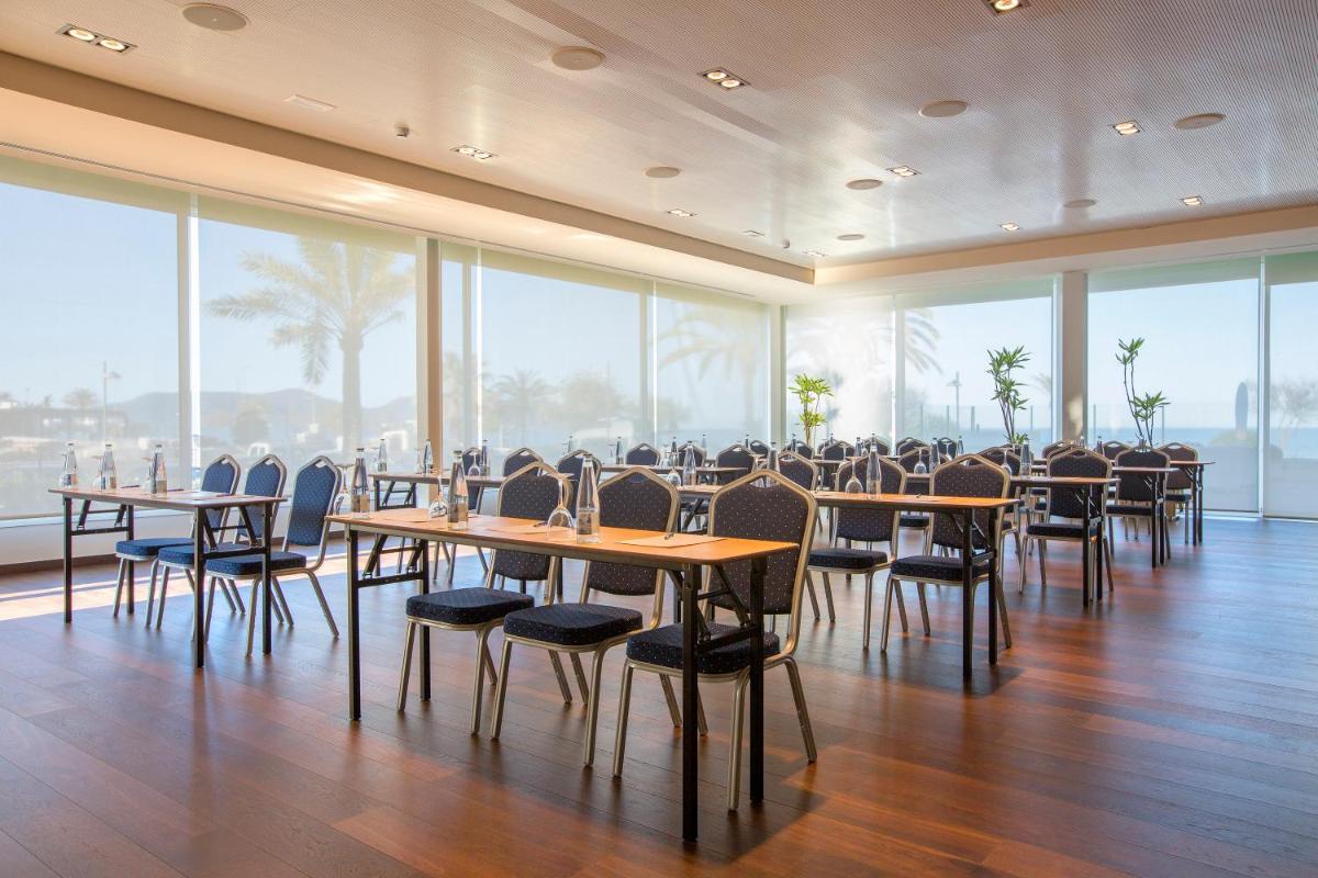 Zona business o sala de conferencias en Hipotels Hipocampo Playa
