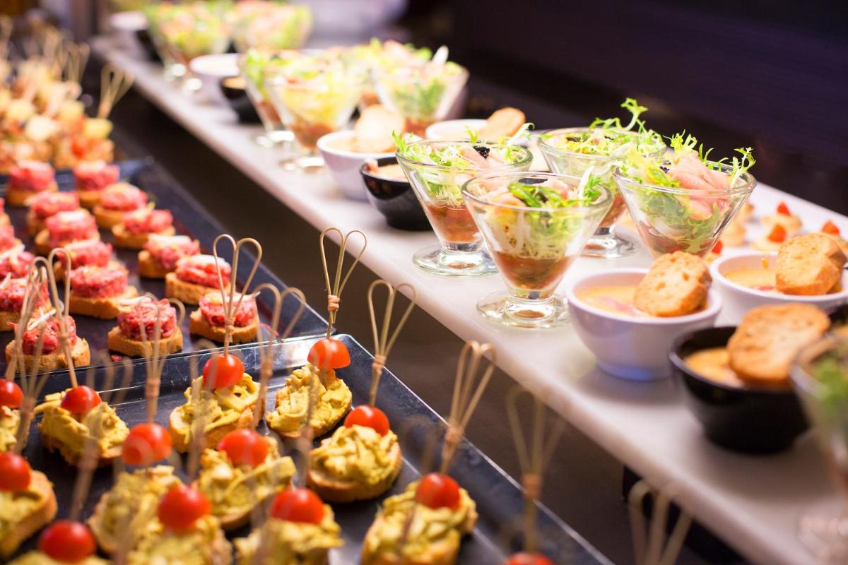 Comida en o cerca de este hotel