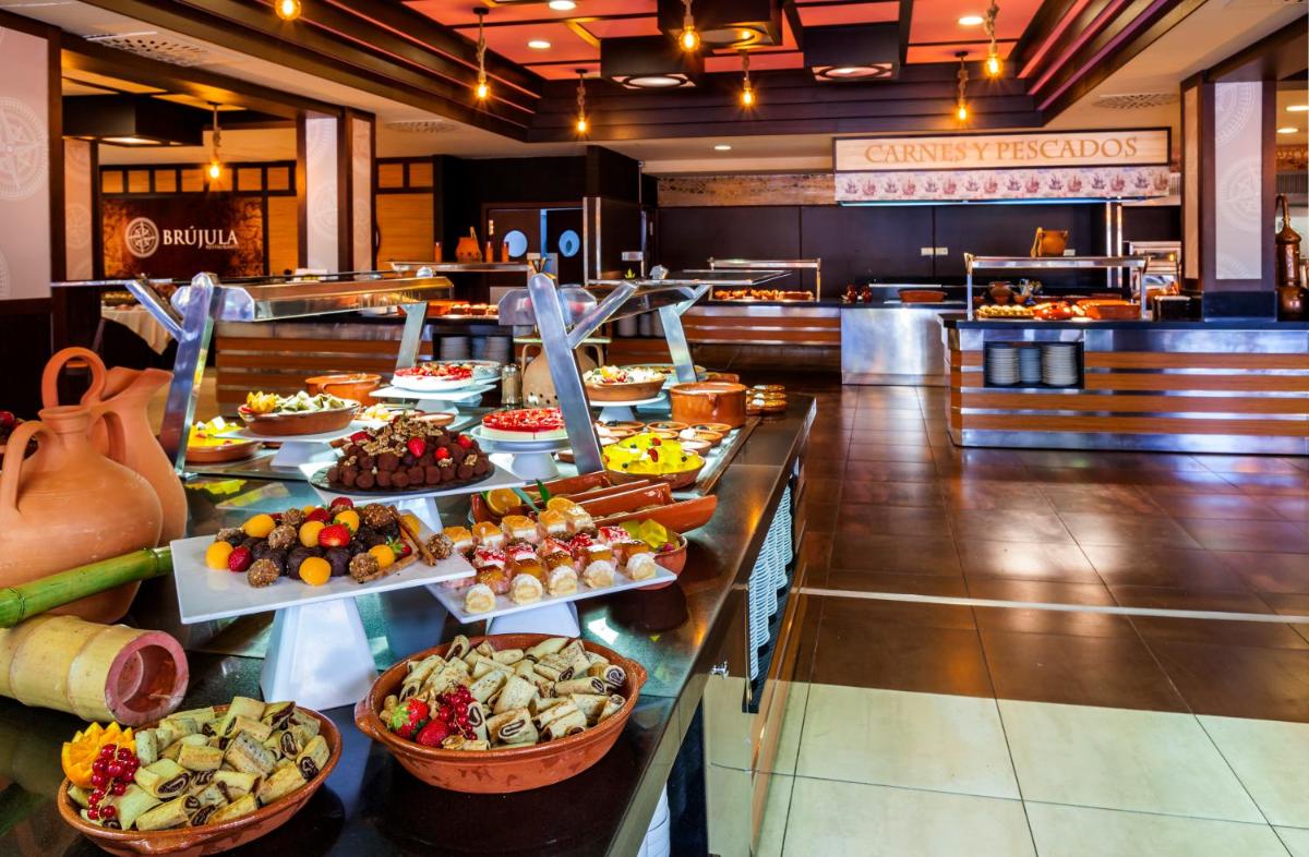 Comida en o cerca de este resort