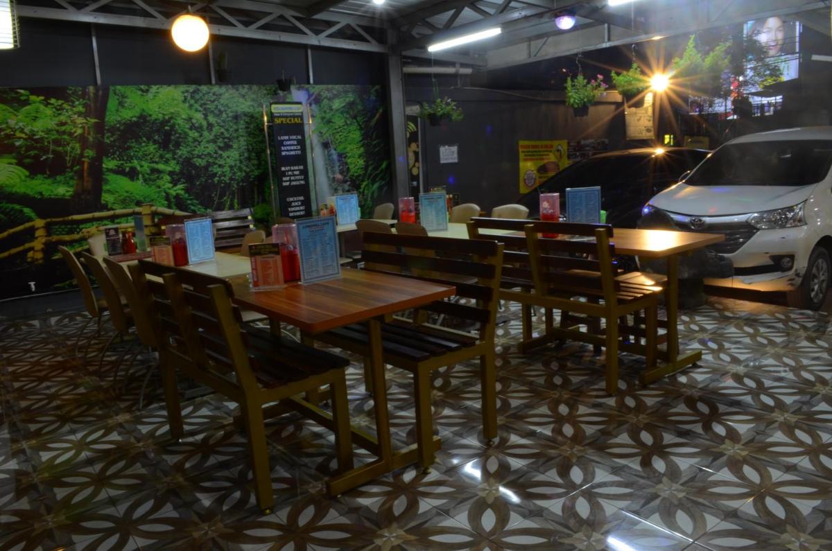 Guest House Salon Fora Gegerkalong Setiabudhi Bandung - Housity