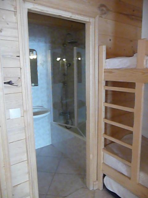 Salle de bains dans l'établissement Apart'hotel & Spa "La Destière"