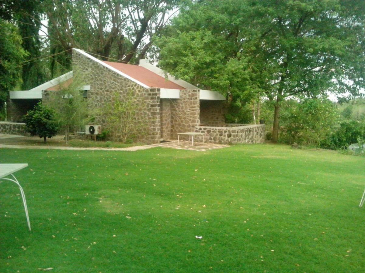 Hotel Kailas - Housity