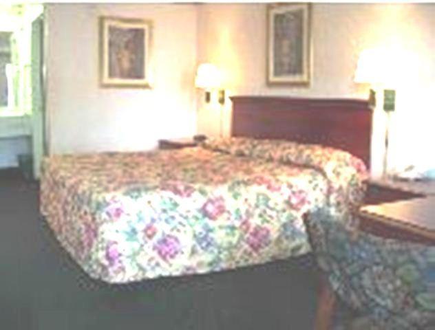 America's Best Inn & Suites - Decatur - Housity
