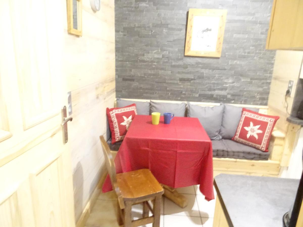Coin salon dans l'établissement Apart'hotel & Spa "La Destière"